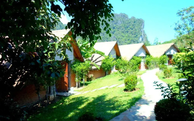 The Cliff and River Jungle Resort