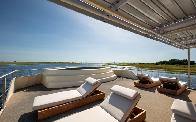 Zambezi Queen by Mantis