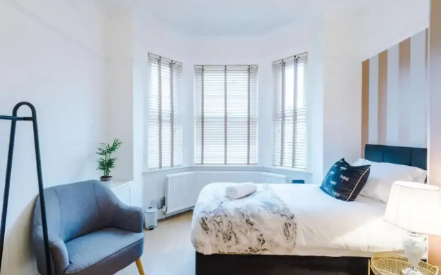 Spacious Bed Rest Stay in Salford City