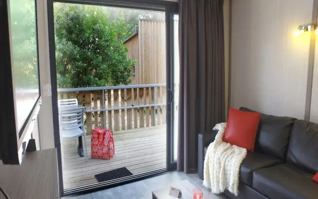 Apartment by Opal Coast Beach With Pool Access