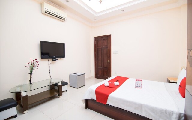 Reddoorz near Hoang Van Thu Park