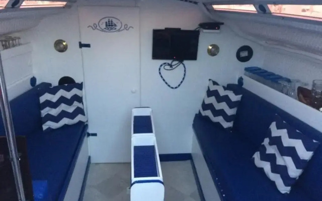 Voilier A Quai Gruissan