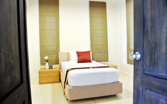 Phuket Ratchamaka Pool Villa