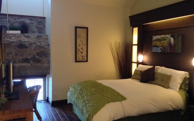 Le Manoir du Rocher B & B