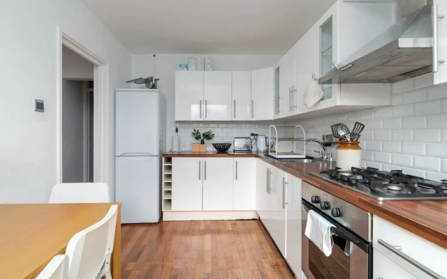 Amazing 2 Bedroom Flat in East London, Fits 5