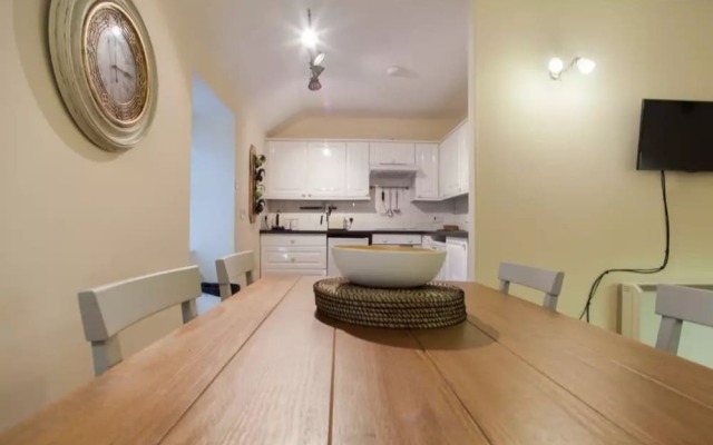 Cosy 2 Bedroom Apartment In Heart Of The City
