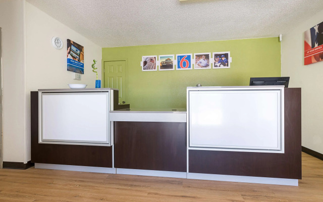 Motel 6 New Iberia, LA