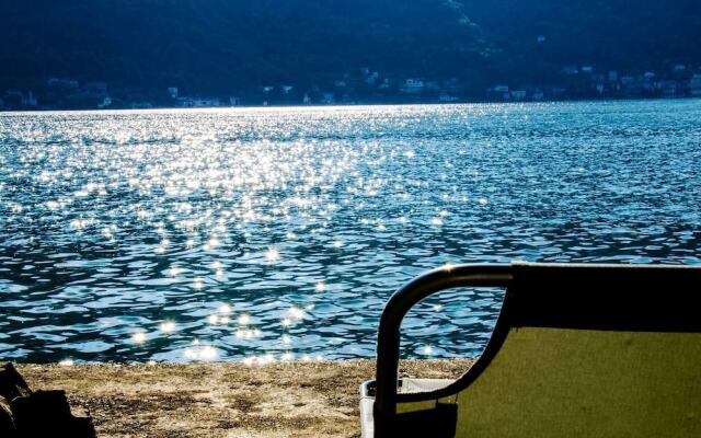 Altido House on the Lake Shore