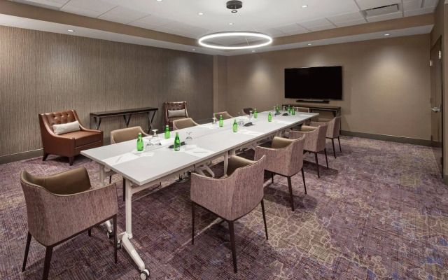 DoubleTree by Hilton Halifax Dartmouth