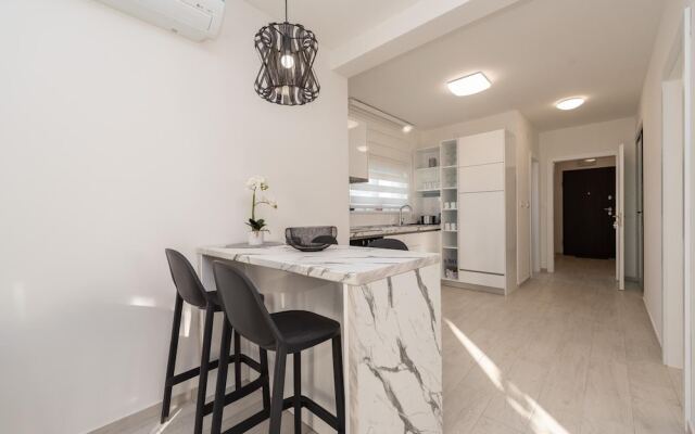 Apartments & Rooms Pool Villas Maris