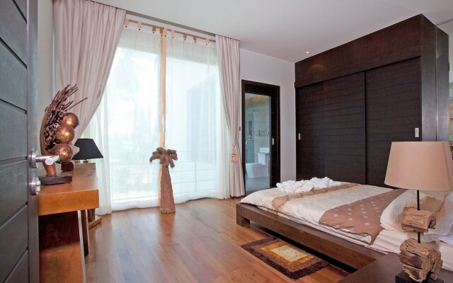 Villa Friendship 7