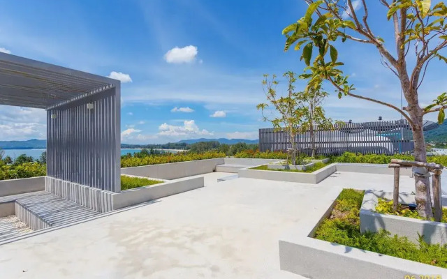 The Aristo Beach Front 713 by Holy Cow