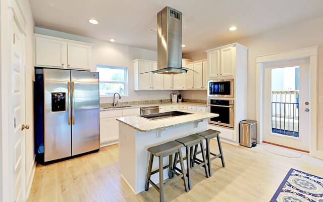 Tropical Retreat Double Gate - 4 Br Home