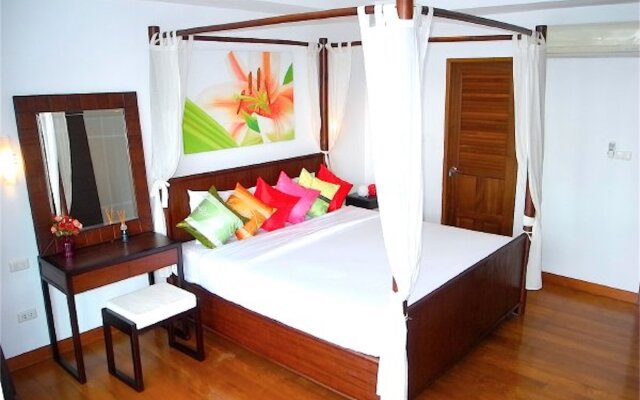 Sunrise 3 bedrooms Spacious Apartment In Nai Harn