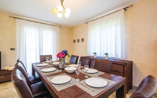 Stunning Home in Turcic With Wifi and 4 Bedrooms