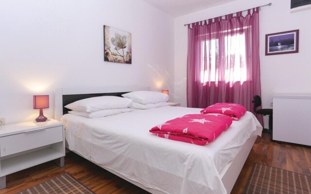 Nice Home in Podstrana With Wifi and 1 Bedrooms