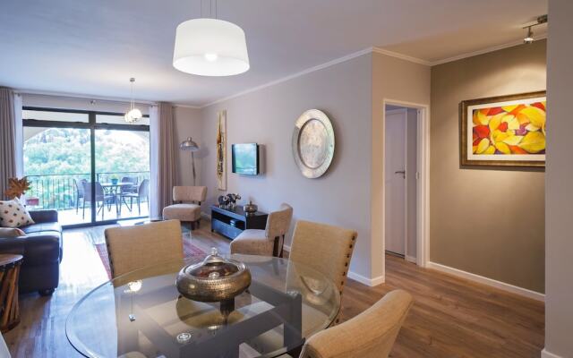 Cape Town City Accommodation - The Island Club