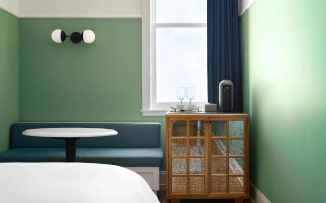 The Drayton Hotel Savannah, Curio Collection by Hilton