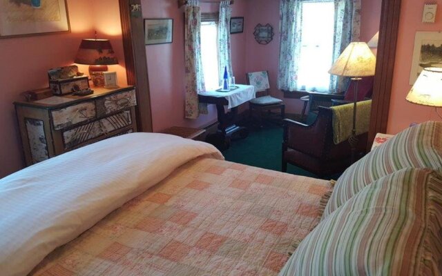 Paradox Lodge & Cedar Lodge