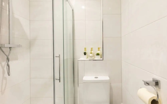 Room in Apartment - 12 Helena Luxury Serviced Apartment