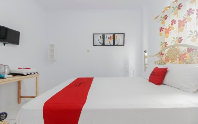 RedDoorz Plus near Budi Luhur University Jakarta