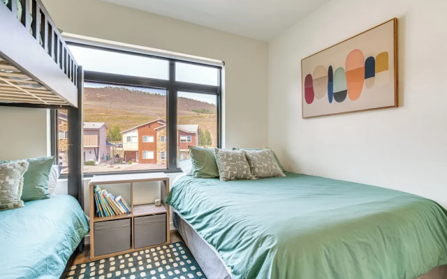 Mtn-view 'slopeside Chalet' in Granby Ranch!