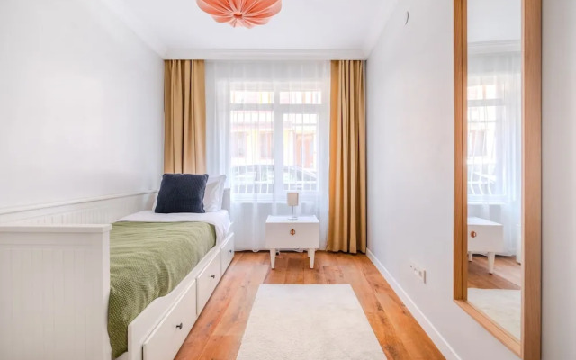 House w Garden 10 min to City s in Beyoglu