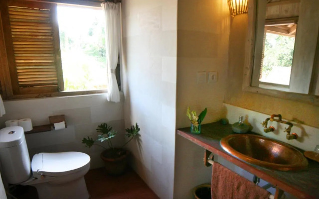 Artist Eco Villa With Wood And Clay