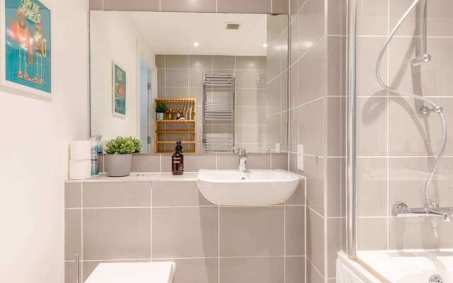 Funky 1BD High-rise Flat W/city Views, Angel!