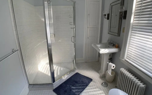 Treehouse Village Inn