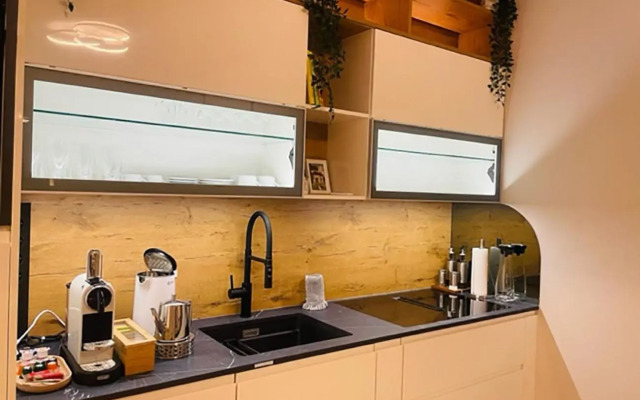 Sonnenaufgang über den Prater - Pool am Dach