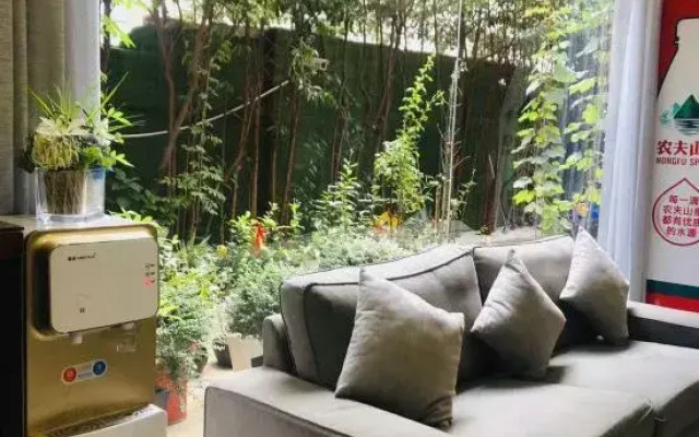 Zhishang Hotel (Shanghai Xinhua Hospital Jiangpu Road Subway Station)