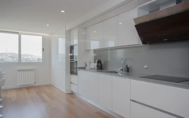 Liiiving - Luxury River View Apartment V