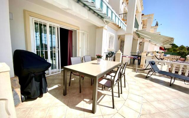 Beautiful Bungalow in front of the Beach with pool