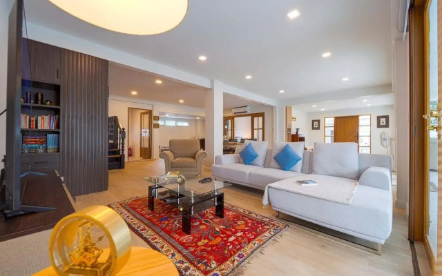 5 Bedroom Pool Villa In City Center- Bv1
