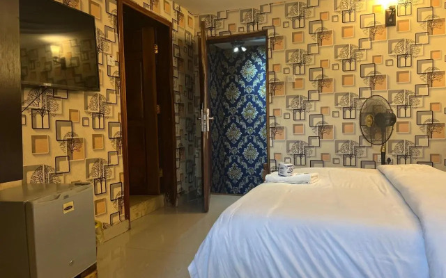 Ice Suites And Apartment