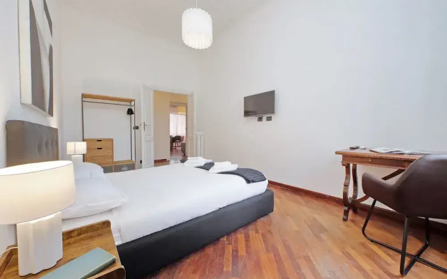 Giuliana Giant Apartment