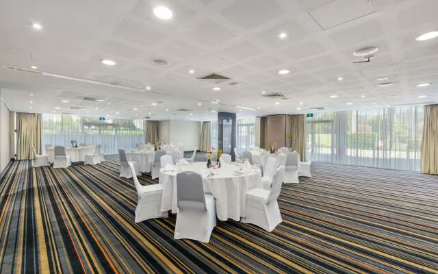 Quality Suites Pioneer Sands