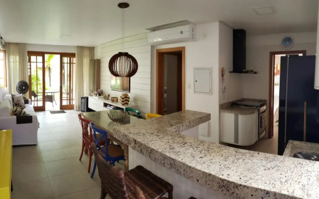 PRAIA DO FORTE ! Vilage de 80 m2 a 600 metros da vila