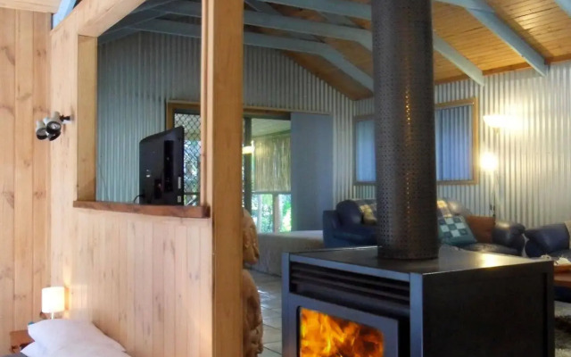 Treetops Accommodation Montville