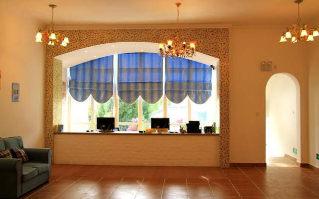Green Tree Inn Express Tengchong Rehai Spa Jichang Road