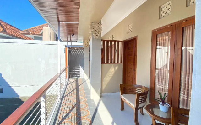 RedDoorz near Mertasari Beach 2