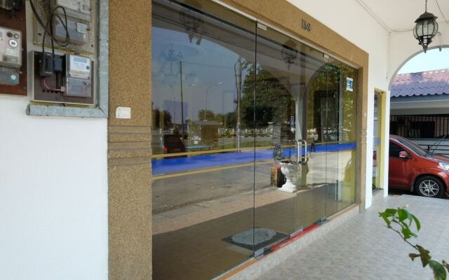 OYO 89352 Golden Terminal Lodge