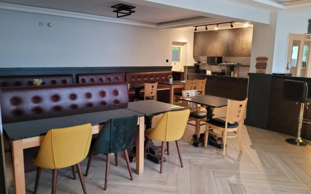 The Gatwick White House Hotel
