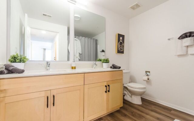 VIP LA Hollywood 5 BD Famous Suite