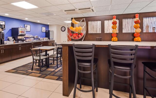 Best Western Plus Berkshire Hills Inn & Suites