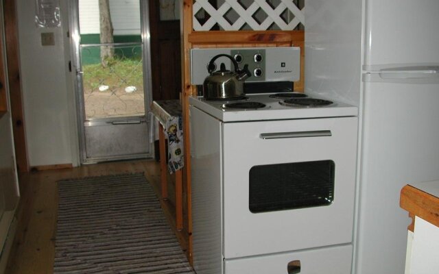 Birch Cliff Lodge on Baptiste Lake