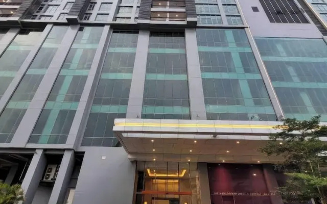 Staycation Jakarta Holland Village