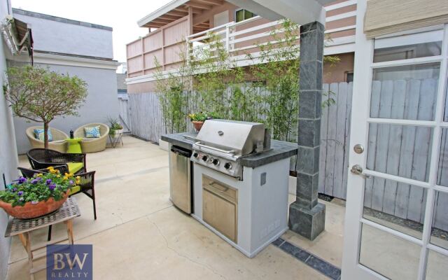 E Balboa Blvd 68312 by RedAwning