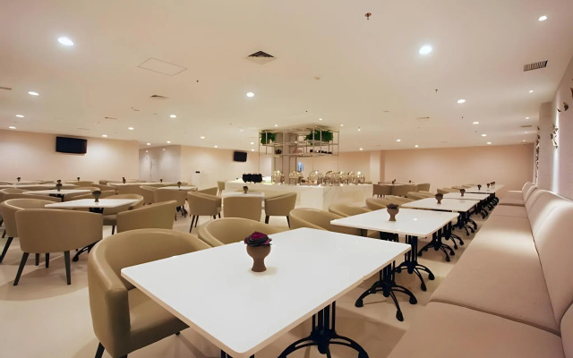 Grand Whiz Megamas Manado